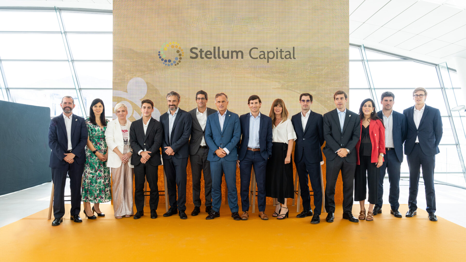 Foto Grupo con Logo Stellum